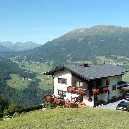 Haus Auer Apartment Йерценс Стая снимка
