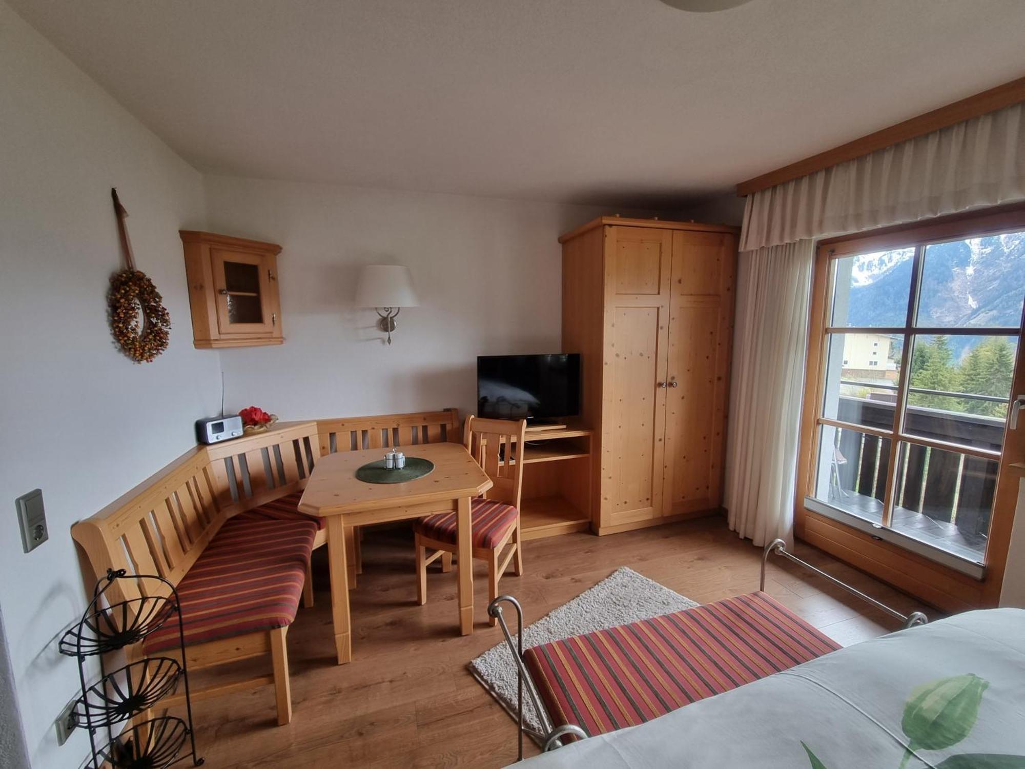 Haus Auer Apartment Йерценс Стая снимка